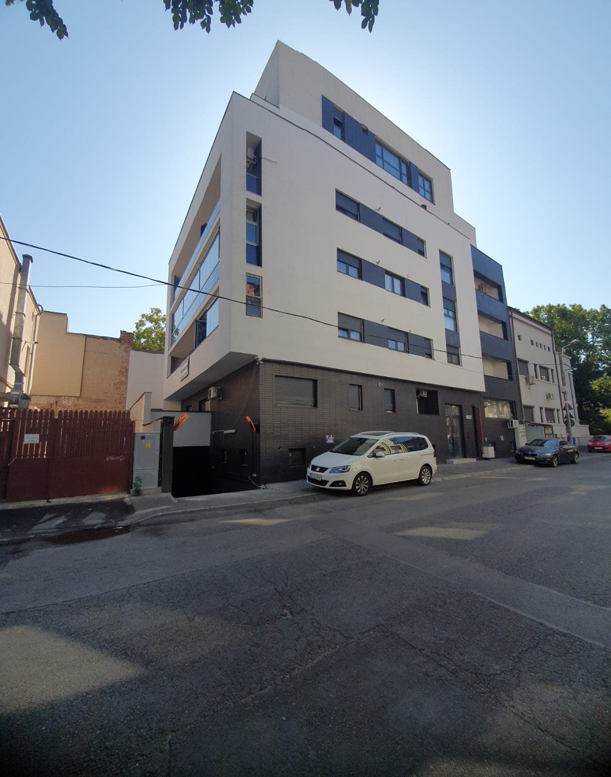 Loc de parcare de inchiriat in Bucuresti, Decebal, Sector 3, 12MP